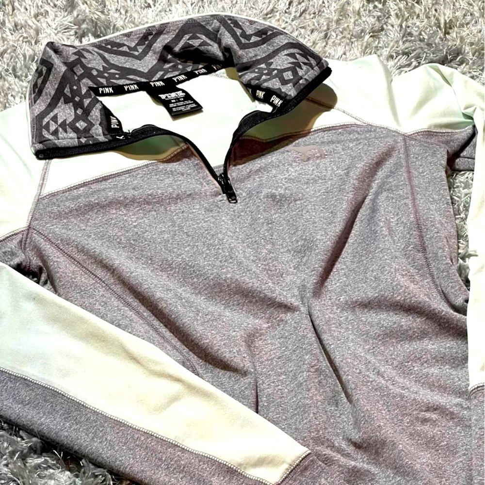 VS PINK 1/2 zip pullover.